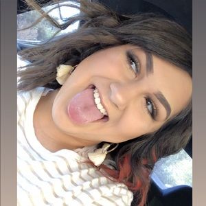 Meet your Posher, Leslie